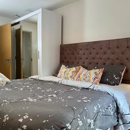 Luxury Urban Tranquility At B1